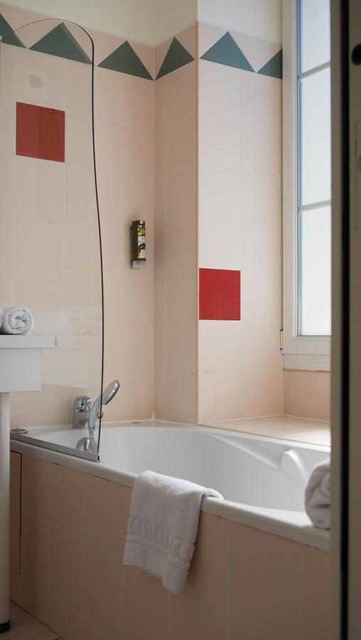 Logis Saint Louis Hotel La Suze-sur-Sarthe Exterior foto