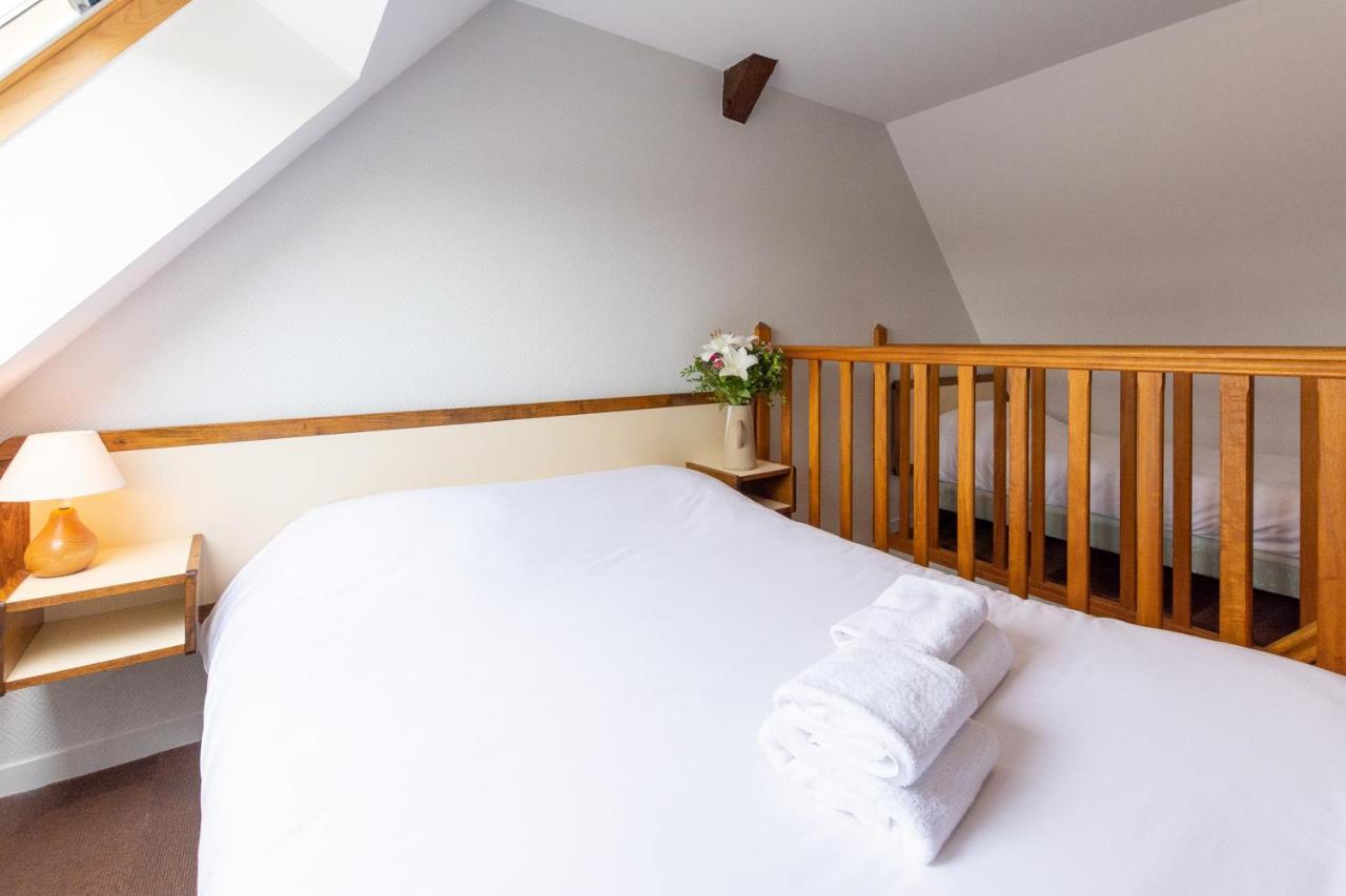Logis Saint Louis Hotel La Suze-sur-Sarthe Exterior foto