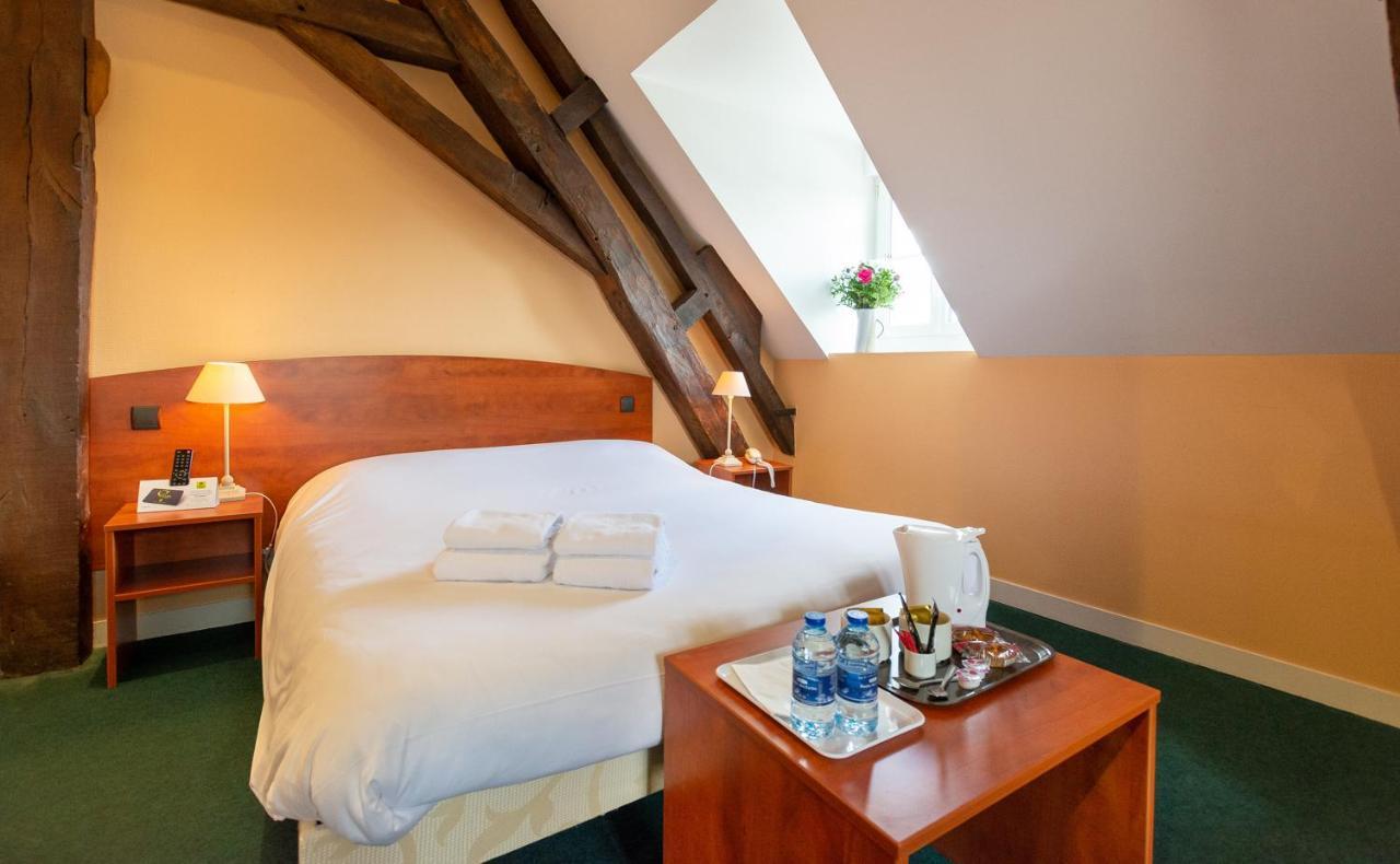 Logis Saint Louis Hotel La Suze-sur-Sarthe Exterior foto