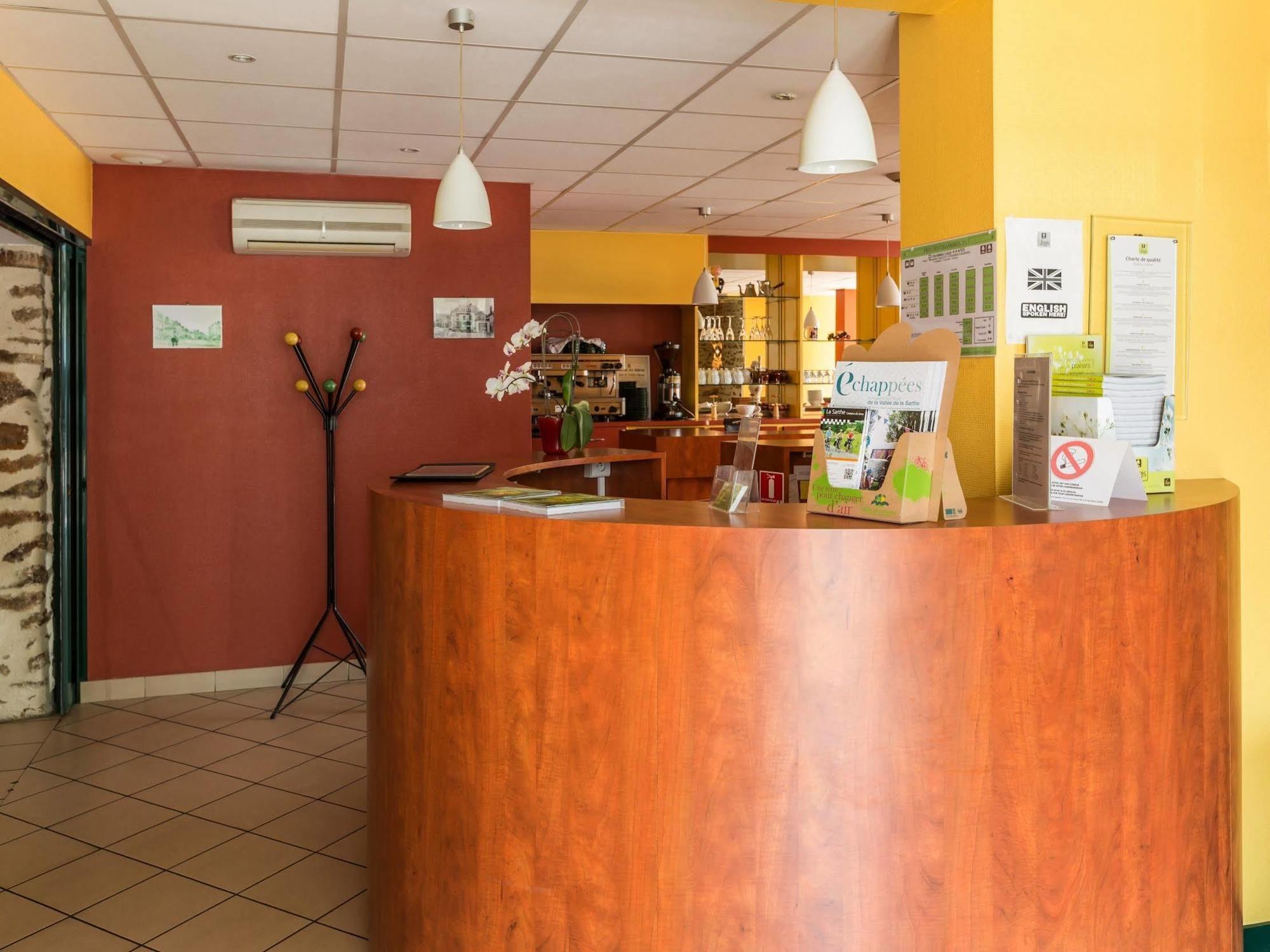 Logis Saint Louis Hotel La Suze-sur-Sarthe Exterior foto